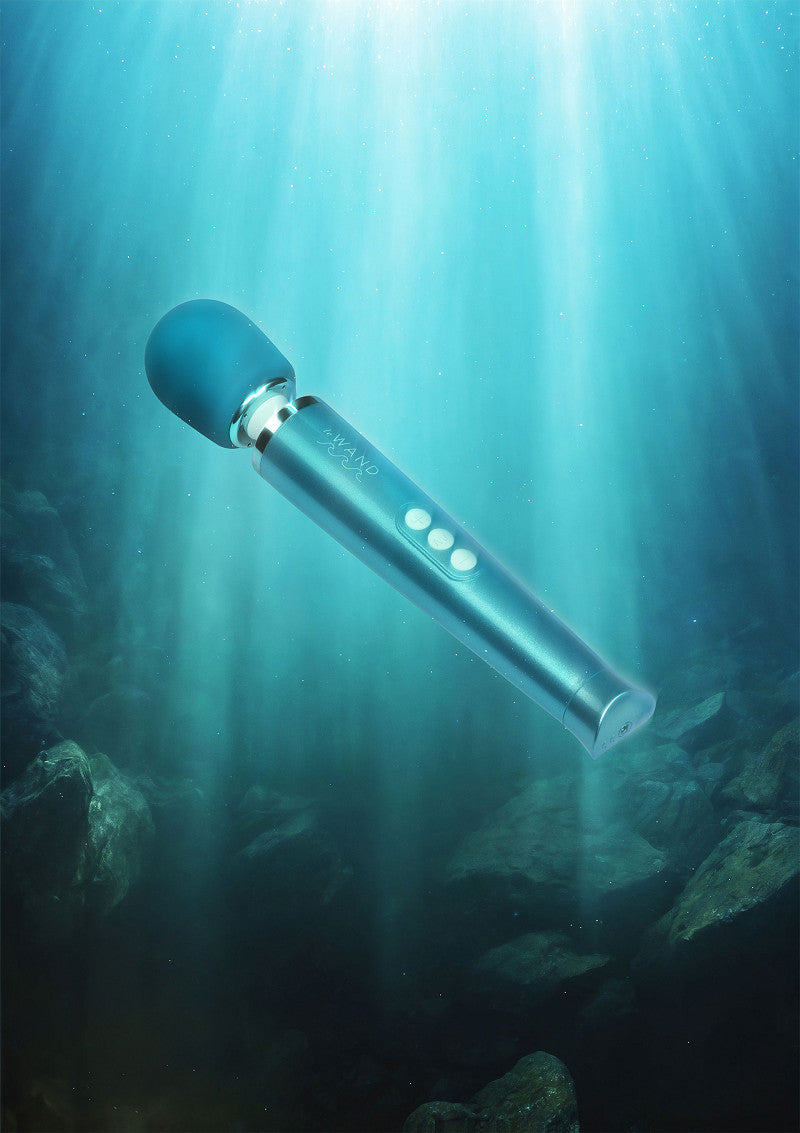 Le Wand Dive Submersible Vibrating Massager